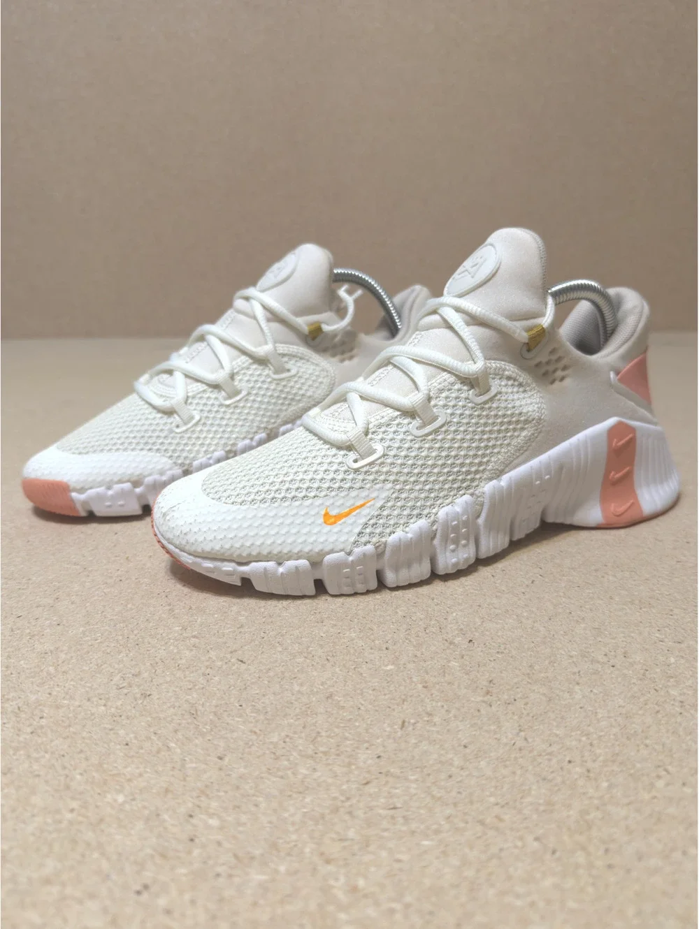 Nike Free Metcon 4 Women’s Size 9 Sail Total Orange Training Shoes CZ0596-104